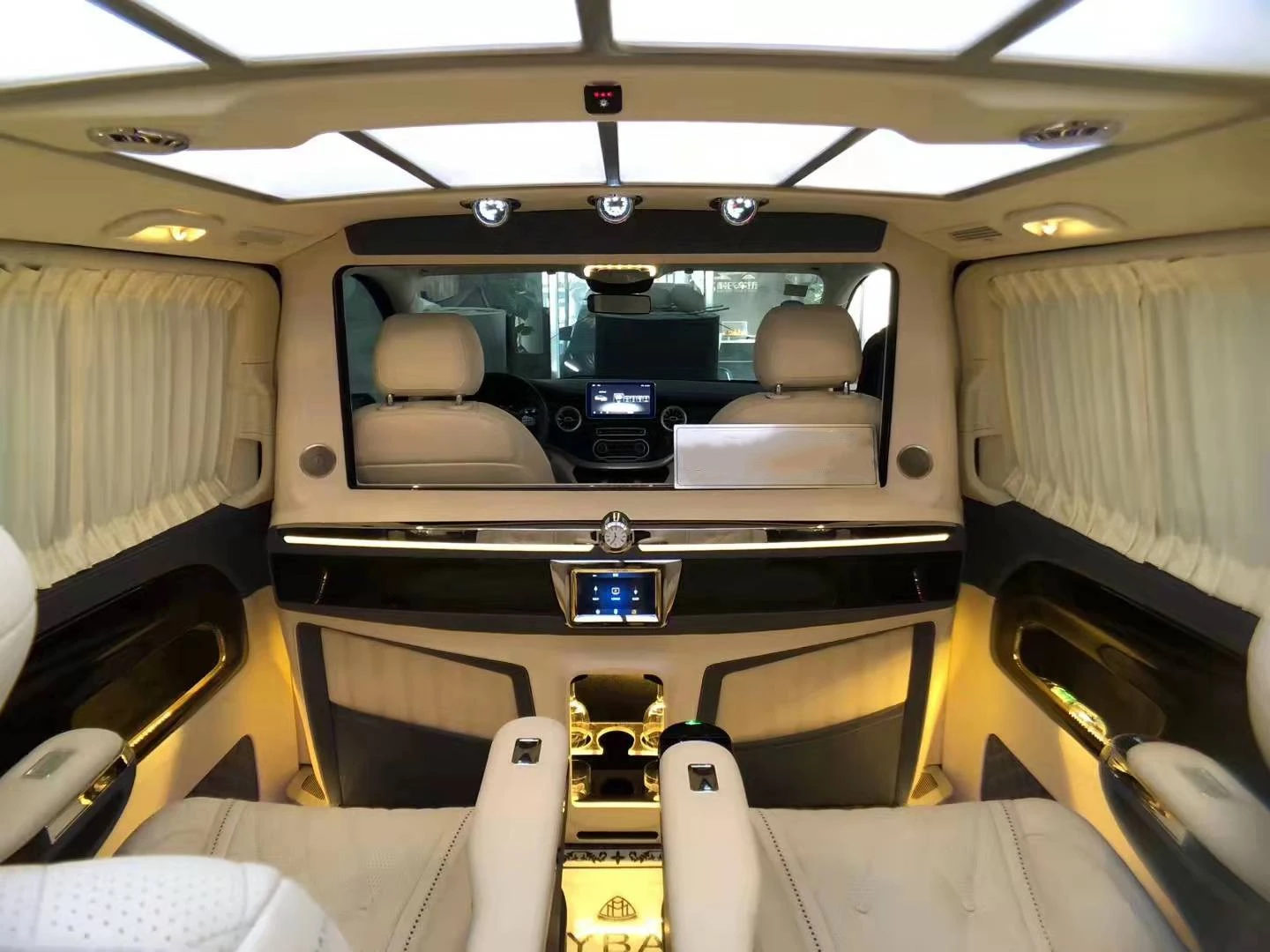 car partition TV 4