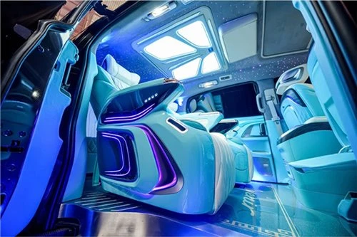Effect drawing of crystal throne 2.0 luxury seat after installation 2
